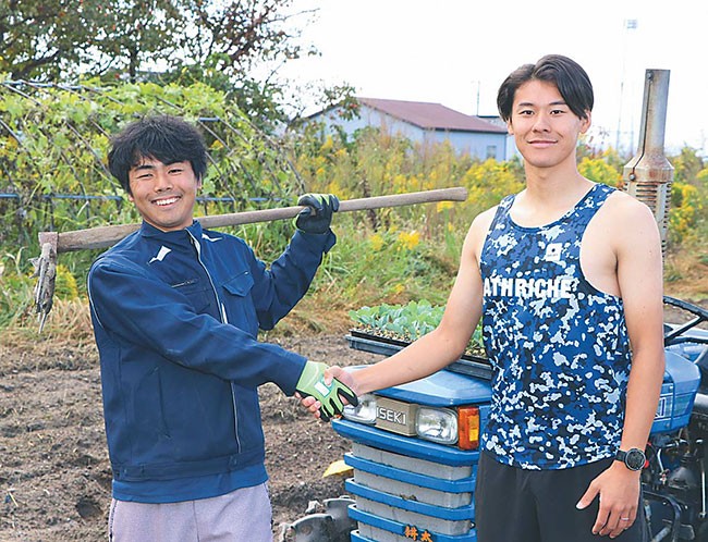協会設立を発表する西村さん（右）と石井さん（富山県射水市で）