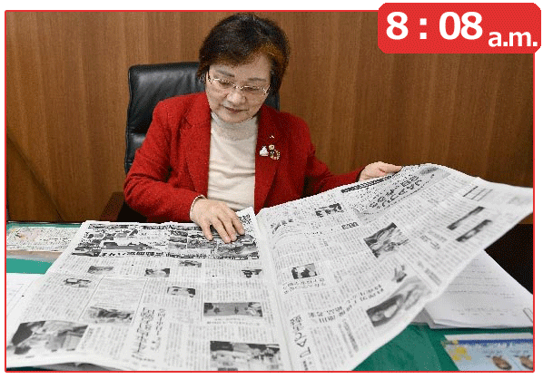 出勤し自席で日本農業新聞を読む。１面のコラム「四季」の内容が気に入ると切り抜く