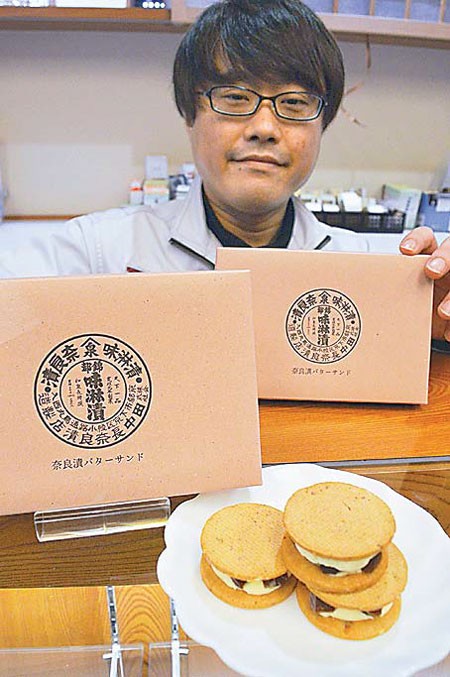 田中長奈良漬店の看板商品となった「奈良漬バターサンド」(京都市で)
