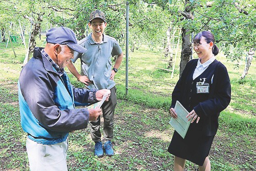青森県津軽地方のりんご園地巡回がコミュニケーション強化に貢献！JAつがる弘前が実践する新たな取り組み