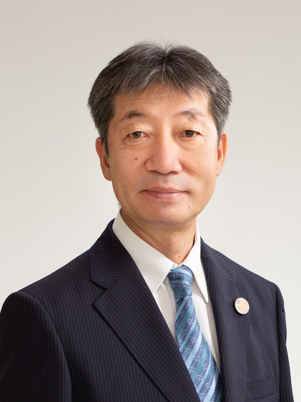 代表・枝元真徹氏